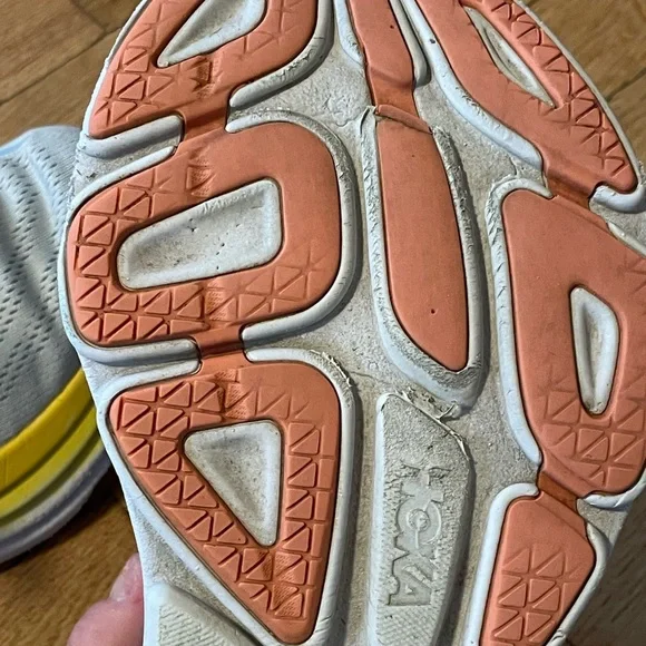Hoka Women's Gray and Yellow Bondi 8 Running Shoes Size 9.5 - Picture 9 of 16